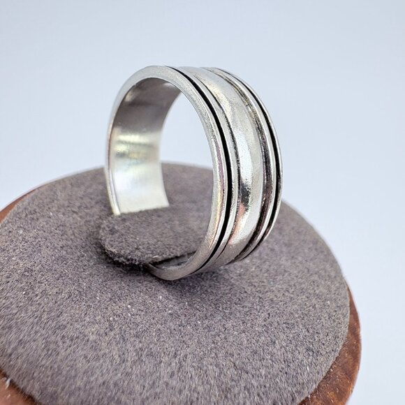 VTG Sterling Silver 925 Beveled Edge Band Hammered Finish Band Ring Size 9 - Picture 2 of 9